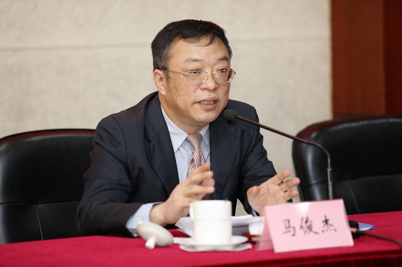 马俊杰代表学院欢迎芬方同行和各校代表出席本次会议。他指出，会议将“应用技术大学科研与创新发展”作为主题，契合当前我国大力推动应用型高校建设的大背景。中芬两国国情不同，在应用技术高校发展，尤其是科研创新与人才培养方面各有所长，值得相互借鉴；在学院举办此次会议，既可以为正在院培训学习的高校领导提供一次与国际同行充分交流的机会，也可以使芬方在短时间内了解到中国教育发展的整体状况。马俊杰期待此次研讨会既能在学术观点上充分交流，又可以在办学实践上加强合作，产生具体而实际的合作项目。