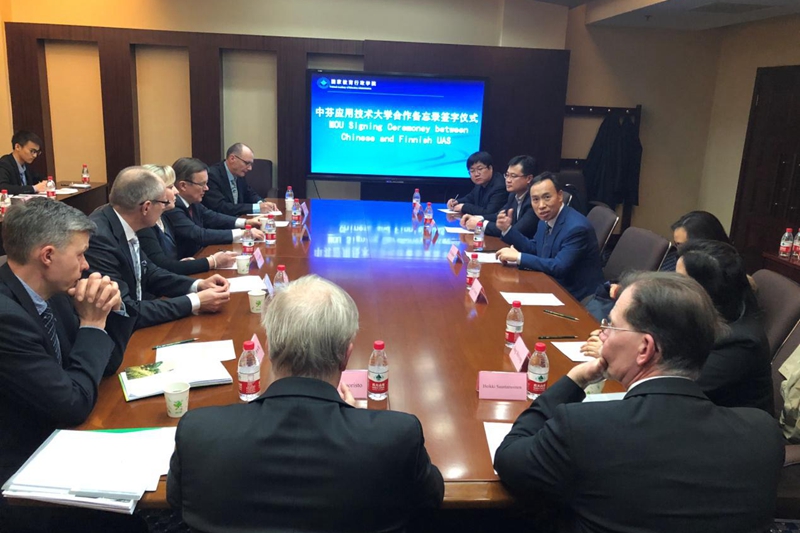 会后，三个国内高校与芬方高校签署了多份合作备忘录。
（撰稿：学校管理教研部 杨志；摄影：于荣壮等）
