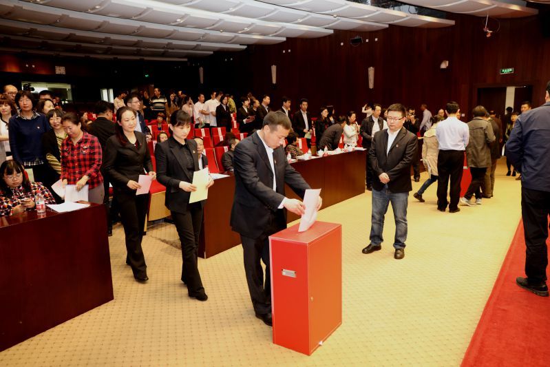 大会投票选举中共国家教育行政学院第七届委员会和第五届纪律检查委员会。