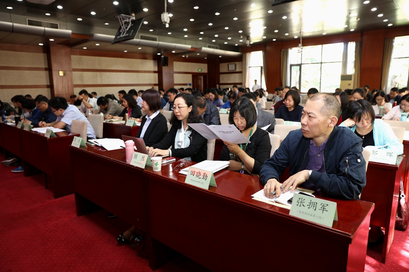 本次培训班共有部机关各司局、单位和驻部纪检组130名干部参加。学员们将围绕学习贯彻中共中央《关于进一步加强新形势下党的督促检查工作的意见》等文件要求，进行为期三天的培训学习。（供稿：教育行政教研部 韩烨，办公厅督查处副处长 李俊；摄影：图书信息技术部 于荣壮）