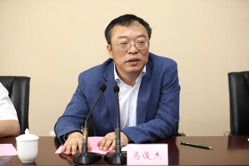 学院党委书记、常务副院长马俊杰主持调研会，他对交通运输部管理干部学院、中央民族干部学院来院调研表示欢迎，并介绍了学院发展历史和基本情况。