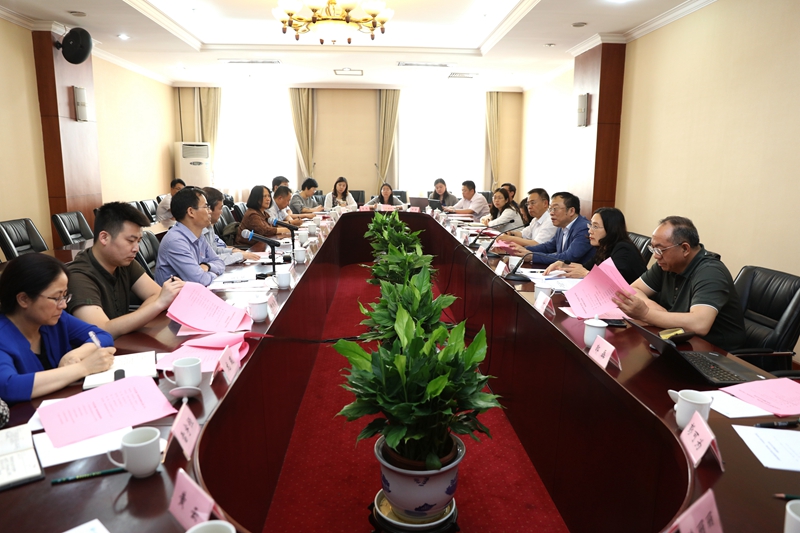 调研会上，学院办公室、人事处、科研部、教务部、进修部、后勤管理服务中心等部门负责同志分别介绍了本部门工作开展情况，大家就干部培训院校职能定位与机构设置、办学重点与特色、培训课程开发、师资队伍建设、教学质量评估体系建设、科研及学科建设等方面深入交换了意见，表示今后要继续加强交流合作，为开创新时代干部培训工作新局面共同努力。（供稿：学院办公室；摄影：图书信息技术部 于荣壮）