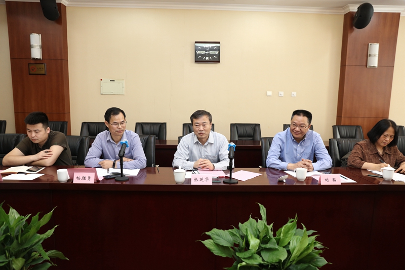 交通运输部管理干部学院党委书记张延华、中央民族干部学院副院长杨胜勇对学院的热情接待表示感谢，并分别介绍了各自学院干部培训工作开展情况。