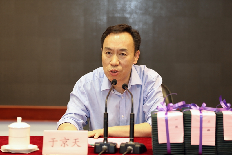 于京天祝贺全体学员顺利完成研修学习任务并取得丰硕的成果，他希望全体学员，不忘初心、牢记使命，在工作中养成自信、自省、自觉的习惯，不断增强使命感和责任感；学而思进、行稳致远，通过学习不断提升自身多方面的素养，带领团队共同提升，促进学校事业发展。特别是要进一步总结本次培训学习收获，从深层次挖掘学习的价值和意义，把所学的新理念、新思想转化为行动，真正把培训学习的效果落实在实践层面。