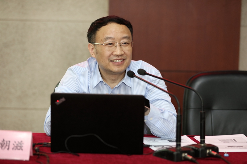 雷朝滋代表教育部科学技术司欢迎各位学员前来参加培训学习，希望大家学有所获、学有所用。在报告中，他介绍了新时代高校科技工作的重要性和紧迫性，并就高校科技过去五年的成就、新时代高校科技发展新使命、新时代高校科技发展新举措等内容做了详细讲解。他强调，新时代高校科技发展是国运所系、大势所趋、教育所需和能力所至，希望高校能够用于担当，在思维方式、发展动力、激励手段和管理模式等方面做出调整与改变，服务国家重大战略需求，为建设社会主义现代化强国做出贡献。