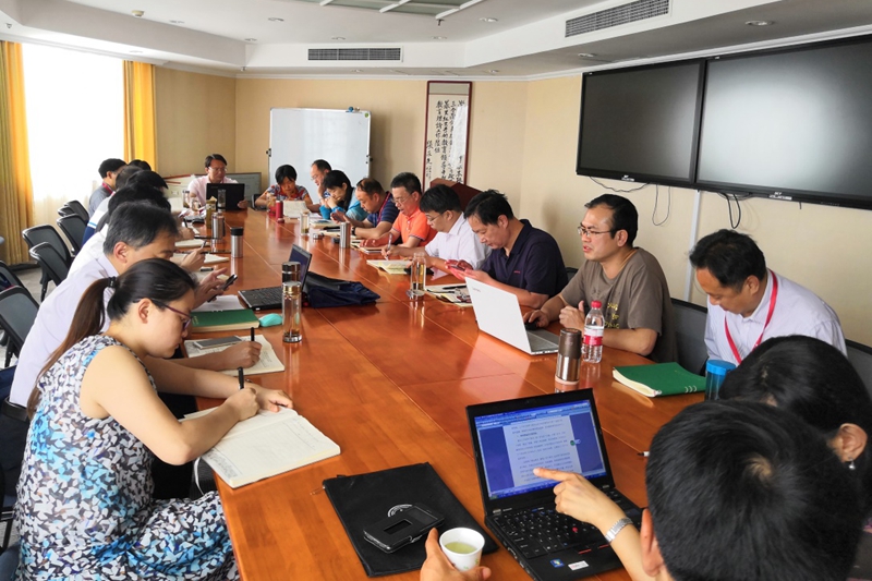 三班的活动以交流座谈的形式展开，支部书记刘红对如何在工作中贯彻落实十九大精神谈了自己的心得体会，大家纷纷表示作为一名共产党员，认真学习十九大报告精神，既是政治任务，也是工作需要，更是个人追求的体现，要为学生，为学院，为职业教育的发展做出自己的贡献。
最后三位班主任老师结合本职岗位谈了自己对贯彻十九大精神，写好职教奋进之笔的认识，并对下一步的培训与调研工作做了部署。
（供稿：广东科贸职业学院周曦、江西医学高等专科学校邱模昌、贵州轻工职业技术学院黄洪媛、安徽高等医学专科学校陈谨、徐州工业职业技术学院吉智；审稿：忽杰）
