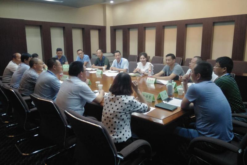 第二组讨论现场。