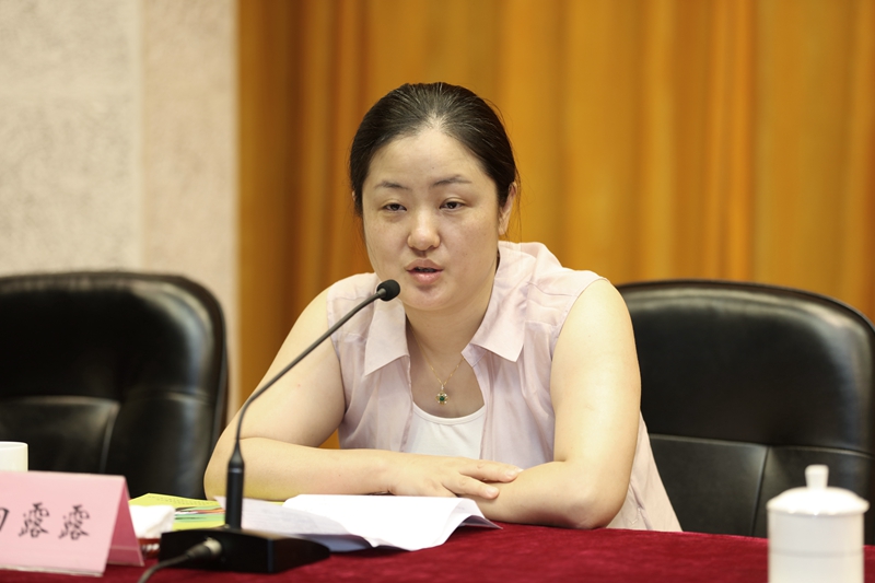 田露露欢迎各位校长参加此次培训学习，希望大家能够通过培训得到切实提升，学有所思，学以致用，把学习研修收获和成果应用到工作实践中去。她强调近年来田家炳基金会培训项目在教师能力提升、教育扶贫、促进教育发展等方面发挥了重要作用，代表港澳台办感谢田家炳基金会多年来对中西部地区基础教育事业的支持。