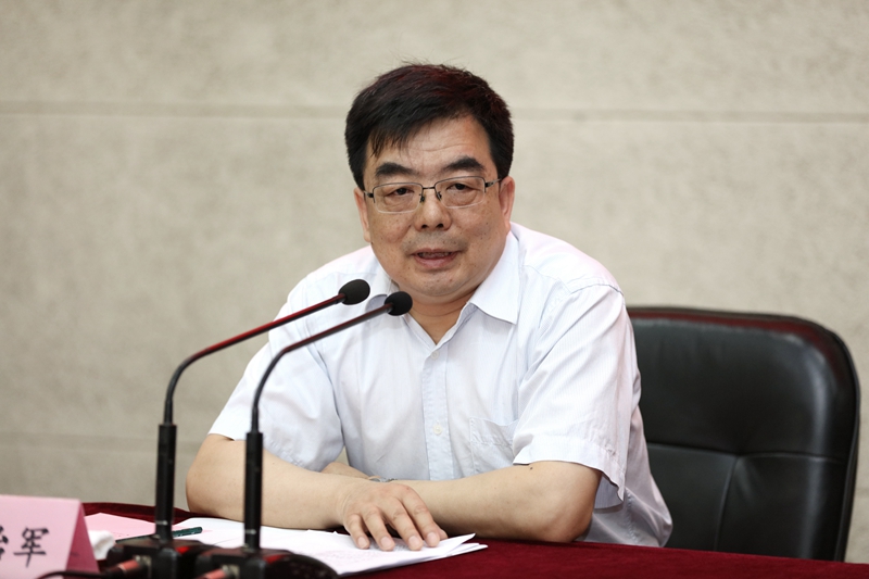 王治军在讲话中首先代表学院对全体学员表示欢迎，他希望大家要聚焦学习内容，认真学习贯彻习近平新时代中国特色社会主义思想和党的十九大精神，全面把握和了解新时代中国教育改革发展的新政策新举措，通过学习进一步提高党性修养，增强“四个意识”和“四个自信”，进一步提高办学治校能力和水平，为基础教育事业发展做出新的更大的贡献。