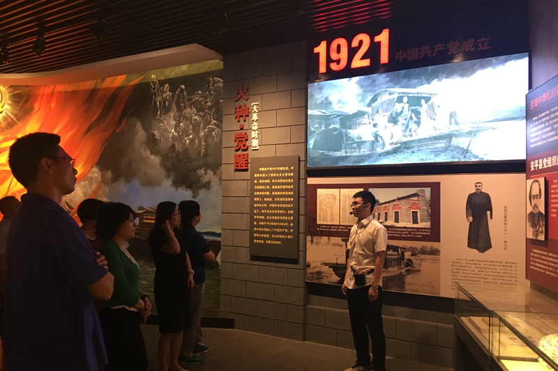 大家纷纷表示，以弓仲韬为代表的基层党员为民族独立、民族解放事业流血牺牲、前赴后继，他们坚定的理想信念，执着的共产主义信仰，是我们党员永远学习的榜样，激励我们在新时代认认真真干好每一件工作，为党的事业和人民的利益努力奋斗。