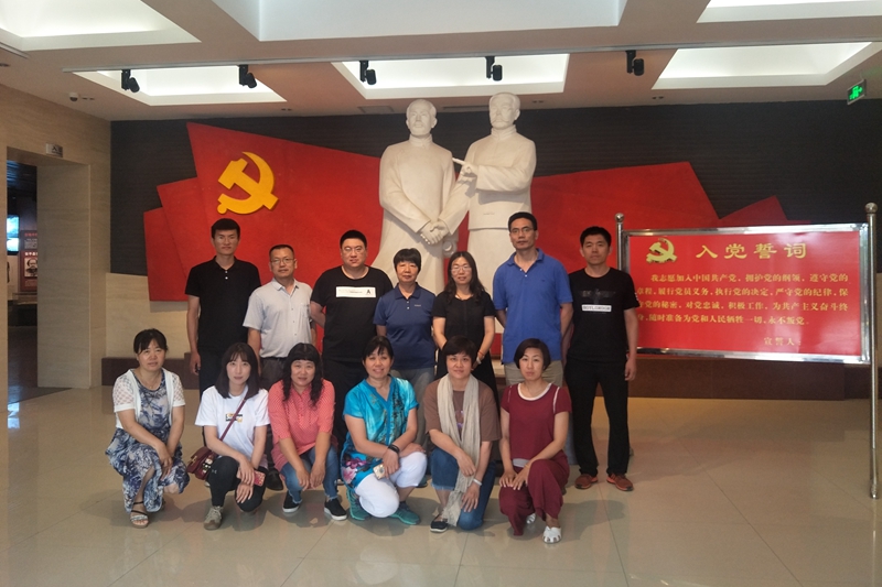 这次主题党日活动旨在深入学习贯彻习近平新时代中国特色社会主义思想，推进“两学一做”常态化制度化，进一步增强党支部组织能力建设，提升党员党性修养。大家认为，行程虽然紧凑，但内容丰富，深受教育，收获巨大。（进修部党支部）