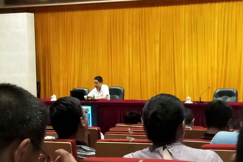 图为五组学员、甘肃天水市秦安县云山初级中学高祯校长，重点交流学校精细化管理经验等情况。