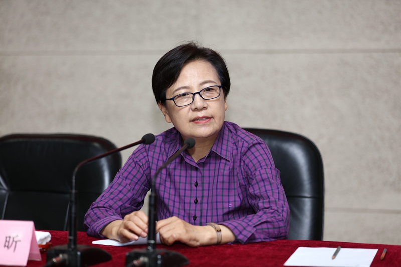 鲁昕深入分析了新时代的时代特点和时代需求，并以此深刻解读新时代职业教育的新使命。她指出，职业教育要倾听时代声音，确立新理念，走出新误区，明确新担当，要承担起完善教育结构、满足多样化需求、提高社会成员受教育年限、人才资本积累、人力资源不断优化、推进教育现代化、建立终身教育体系、脱贫攻坚、中国技能走向世界和技术、工艺革命强国建设等十项使命。