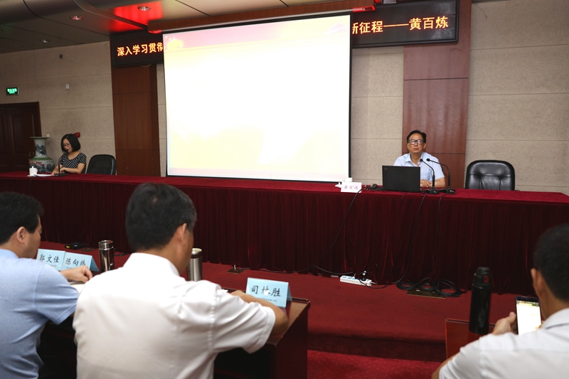 开班式后，全体学员听取了国家教育行政学院原党委书记、常务副院长黄百炼教授所做的“深入学习贯彻十九大精神，奋力开启建设高等教育强国新征程”的开班报告。