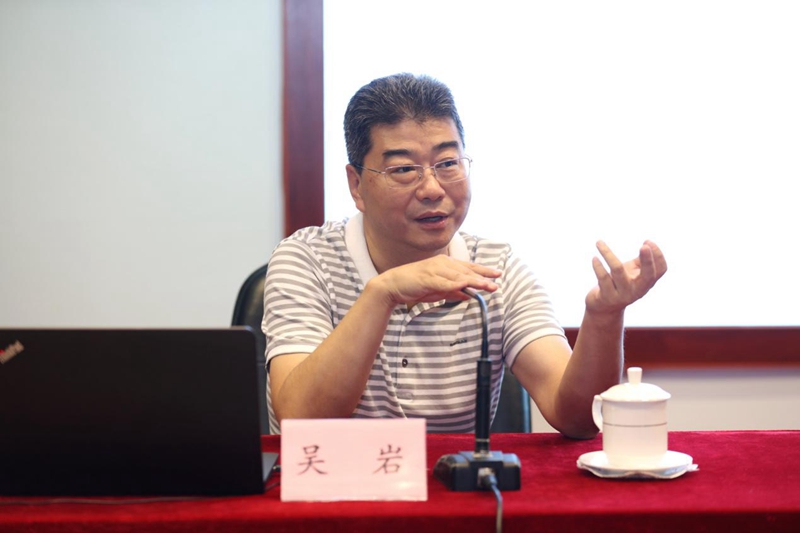 开班式后，吴岩以“人才培养为本 本科教育是根——建设一流本科、做强一流专业、培养一流人才”为题，为全体学员做开班报告。他首先强调了人才培养和教学工作在高等教育体系中的核心关键地位，并指出新时代中国高等教育要不断加强标准、类型和结构的多样化建设,要回归常识、回归本分、回归初心、回归梦想，升华对高等教育内涵式发展的认识，树立本科教育新理念，不断创新高等教育发展理论、思路、模式和路径。