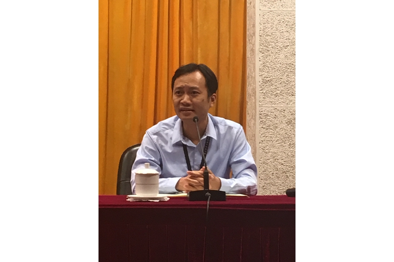 本场文化沙龙由四班承办。四班副班长、厦门大学翔安校区党工委副书记、管委会副主任李峰主持。