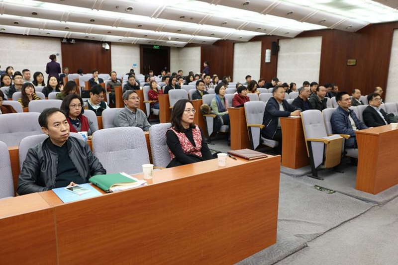 会后，按照学院党委统一部署，各党支部立即召开学习座谈会，党员干部紧密结合教育工作和思想实际开展了集体学习讨论，畅谈了学习大会精神和对习近平总书记重要讲话精神的初步认识和体会。（学院办公室、纪检监察办公室）