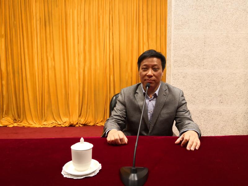 本次讲坛由南通大学生命科学学院院长姚登兵主持。