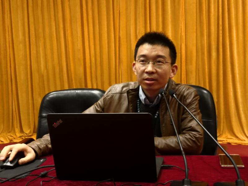江南大学社会资源处处长黄敏，为同学们介绍了江南大学的基本情况及学校优势特色学科。
（供稿：中青班；审稿：班主任 杨艳玲）