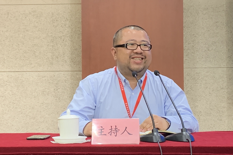 本次论坛由浙江艺术职业技术学院音乐系副主任潘骅主持。（摄影：丽水职业技术学院 胡牮）
