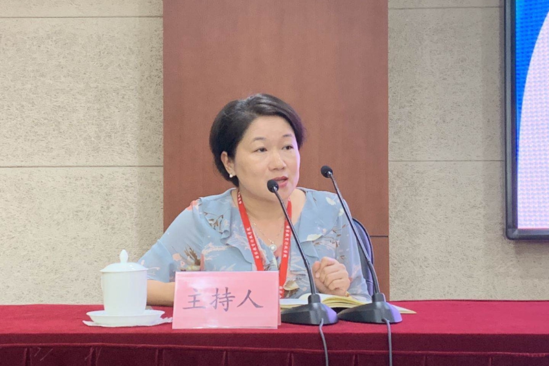 福建卫生职业技术学院教务处长朱扶蓉主持了本次微讲坛。本次微讲坛给同学们所在学校如何搭建产教融合平台、深化教学改革、实现校企共育人才的工匠精神培养模式具有较好的借鉴意义。（摄影：丽水职业技术学院  胡牮）
（供稿：二班宣传委员、陕西铁路工程职业技术学院宣传部长 段东旭；审核：三班班主任 佛朝晖）