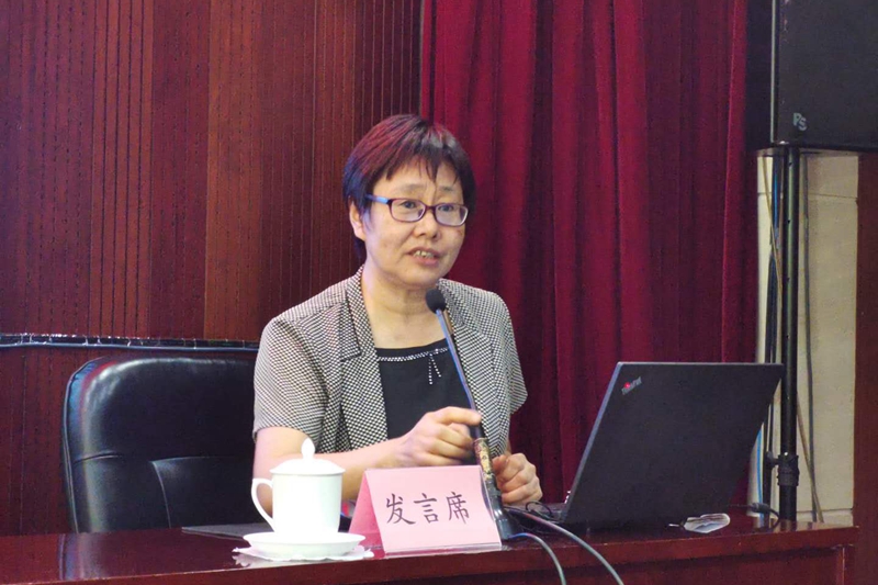 第57期高校中青年干部培训班（高职中青第六期）总班主任邢晖教授进行了点评，她认为，本次京津冀高职院校考察调研成果汇报交流会开得非常成功，她表示，三位代表紧扣“京津冀协同发展”这个主题进行汇报，重点突出，指向性非常强，汇报内容具有高度、有深度、有广度、有效度，达到了预期目的。