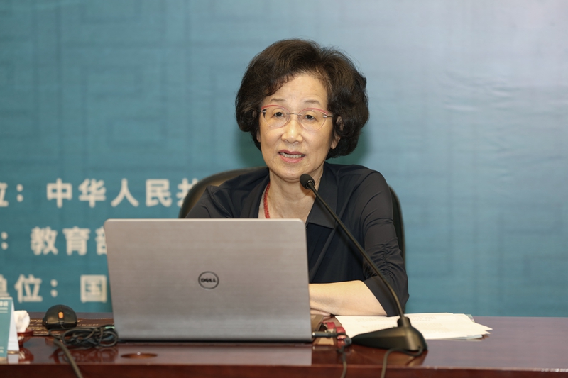 作为特邀专家代表，北京大学燕京学堂院长袁明表示，“中外人文交流高级研修计划”立意高、手笔大，在这样一个平台上积极参与铸魂过程，既符合时代的需要，符合未来的需要，也符合世界的需要。启动仪式后，她向全体学员作了题为“百年未有之大变局下的中外人文交流——不确定性世界中的稳定力量”的首场专题报告。