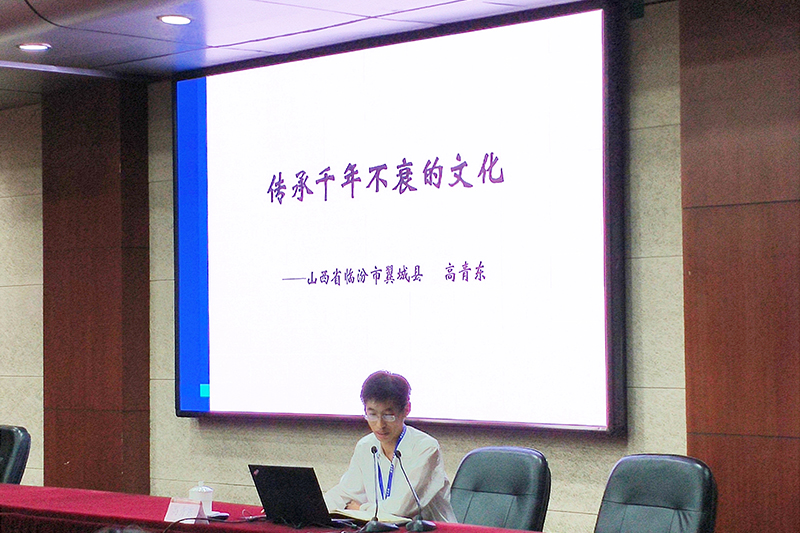 一班学员、山西省临汾市翼城县教科局督导室主任高青东，以《传承千年不衰的文化》为题，从弘扬传统文化的政策依据、文化魅力及现实意义等方面做了阐述，重点解读《了凡四训》一书，通过明朝袁了凡的训子故事，增进了大家对“导引世道人心，弘扬社会风气”的深刻认识，激励大家在中华优秀传统文化传承发展工作中要积极作为。