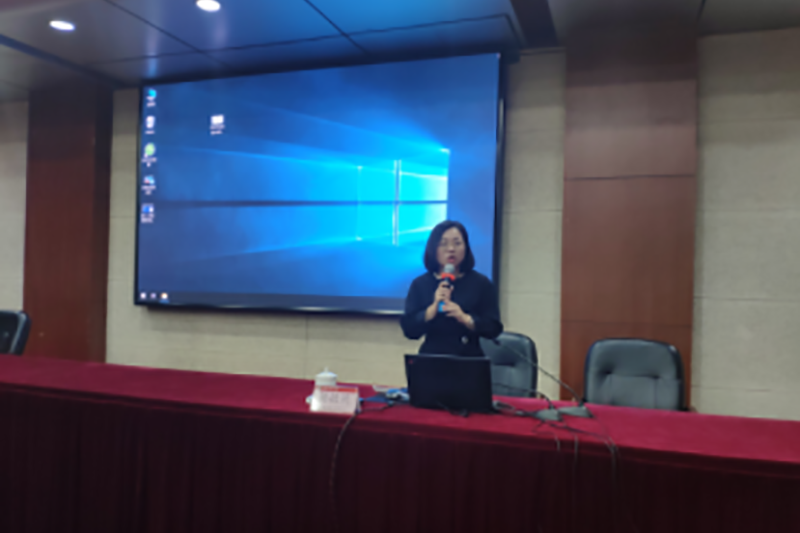 六班学员、广东省揭阳市榕城区教育局督导室负责人杨敏燕，分享了历史悠久的“潮汕茶文化”。有潮汕人的地方就会有功夫茶，有功夫茶的地方就有潮汕人低调务实、刻苦耐劳、勇于开拓、热情好客的影子。尤其是不平凡的凤凰山和凤凰茶，更是给大家留下深刻的印象。正所谓“潮汕人情厚，汇聚一杯茶；督导乾坤大，一壶论天下！”