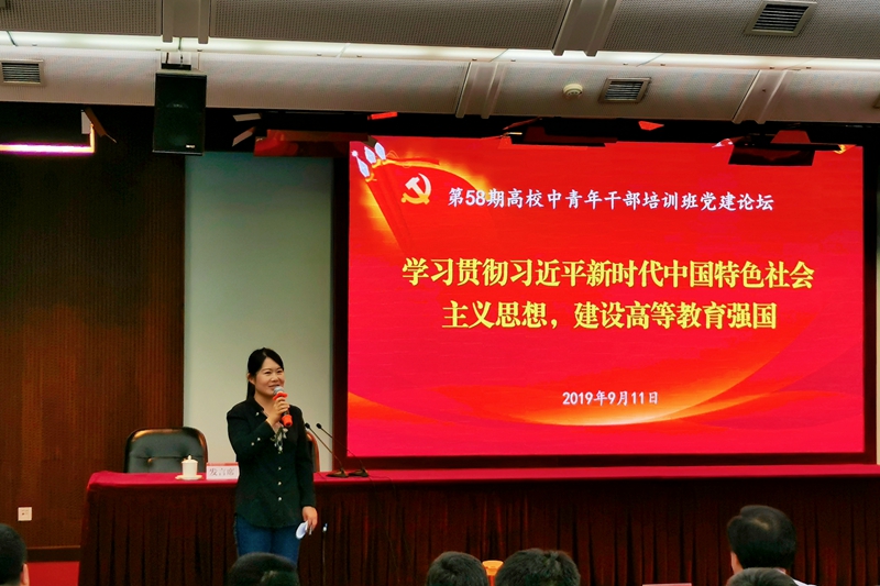 宁夏大学新闻传播学院党总支副书记马骏，作了题为“铸魂育人担使命，做好学生引路人”的交流发言。她认为建设教育强国是中华民族伟大复兴的基础工程，高等教育在教育强国建设中具有先导作用，高等教育强国要率先建成。她说，作为学生工作者，始终要坚守初心，时刻做到讲台上热情洋溢、有的放矢；讲台下春风化雨、润物无声；用切身体会、身边案例，分享眼中的故事与心中的信仰，要努力讲好中国故事，引领青春方向。