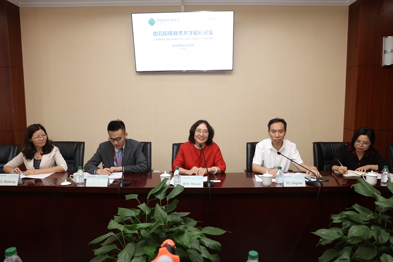 侯慧君代表学院热烈欢迎芬兰应用技术大学校长联盟代表团一行来访，对所有推动中国和芬兰应用技术大学合作与交流并做出贡献的各位芬兰代表致以诚挚的敬意和衷心的感谢。她指出，由于双方过去开创性的工作，两方签订的合作备忘录，自2019年1月被纳入中芬政府发布的《关于推进中芬面向未来的新型合作伙伴关系的联合工作计划》（2019-2023），此次在学院举办“中芬应用技术大学校长论坛”就是双方合作的一项重要成果。对于双方在未来的合作，侯慧君提出，举办“中芬应用技术大学高级研修班”，更有针对性和更大范围地满足中国应用技术大学的需要；开展中芬应用技术大学治理及学术领导力合作研究，推动合作进入一个新的阶段；进一步拓展与芬兰高等教育的合作。2019年芬兰成为欧盟轮值主席国，希望通过与芬兰的合作，进一步促进中国高校与欧洲应用技术大学校长联盟建立更广泛的联系与合作。