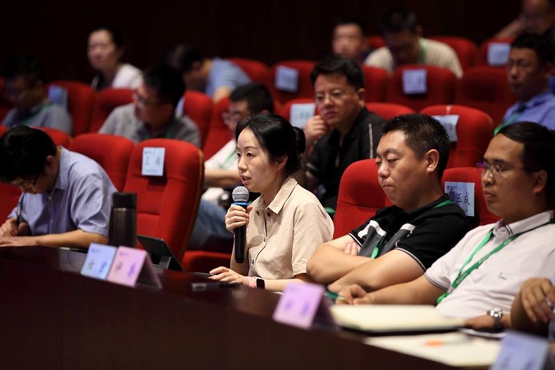 担任评委的5班学员、北京工商大学经济学院院长倪国华，1班学员、山东大学软件学院院长崔立真，2班学员、西南财经大学国际交流与合作处处长梁婷，8班学员、长安大学材料科学与工程学院院长陈华鑫，7班学员、山西大学团委书记张树峰，4班学员、河北中医学院团委书记支政分别在每场发布会结束后进行点评。