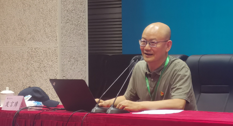 五班学员、东华大学党委常委、宣传部长任晓杰围绕“做好新时代教育的奋进者”进行发言,提出要主动谋大局、积极应变局,努力将理论学习转化为实践成果,统筹做好高校人才培养、科学研究、社会服务、文化传承创新、国际合作交流等方面工作。 五班学员、东华大学党委常委、宣传部长任晓杰围绕“做好新时代教育的奋进者”进行发言,提出要主动谋大局、积极应变局,努力将理论学习转化为实践成果,统筹做好高校人才培养、科学研究、社会服务、文化传承创新、国际合作交流等方面工作。