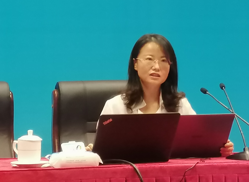 六班学员、石河子大学党办校办主任孙桂香在发言中重点论述了“精神的价值”,从抗疫精神和科学家精神切入,阐释精神是历史传承的重要贡献,精神是凝神聚力的重要需求,精神需要组织的教育引导,倡议大家同心同行,共强精神的高度,共塑精神的厚度,通过教育激发民族精神的力量。(供稿:二班宣传委员、教育部发展规划司规划处副处长 张子良 摄影:一班学员、中央美术学院党委学生工作部部长 郭丽 统稿:大班宣传委员、教育部办公厅新闻处处长 陈星 审稿:五班班主任、学院社会科学教研部 郝富军) 六班学员、石河子大学党办校办主任孙桂香在发言中重点论述了“精神的价值”,从抗疫精神和科学家精神切入,阐释精神是历史传承的重要贡献,精神是凝神聚力的重要需求,精神需要组织的教育引导,倡议大家同心同行,共强精神的高度,共塑精神的厚度,通过教育激发民族精神的力量。(供稿:二班宣传委员、教育部发展规划司规划处副处长 张子良 摄影:一班学员、中央美术学院党委学生工作部部长 郭丽 统稿:大班宣传委员、教育部办公厅新闻处处长 陈星 审稿:五班班主任、学院社会科学教研部 郝富军)