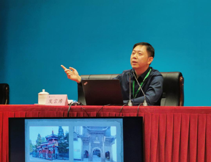 北京外国语大学阿拉伯学院院长刘欣路用详实而有趣的讲解为大家揭开了阿拉伯文化的神秘面纱，让同学们对阿拉伯语和伊斯兰文明有了直观的了解，引发了大家在跨文化交际方面的浓厚兴趣和热烈讨论。