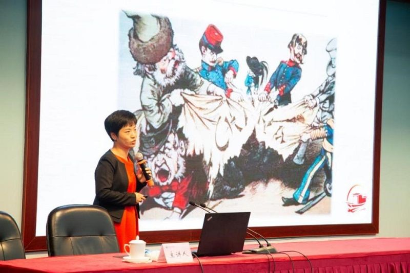 五班学员，台州学院生命科学学院党总支副书记徐敏通过价值内涵、浙江实践、时代感召全面系统、层次分明地阐发了“红船精神”的历史意蕴和理论逻辑，从台州大陈岛垦荒精神到“八八战略”一张蓝图绘到底，呈现了“红船精神”在浙江大地实践的生动图景；着眼新时代浙江建设“重要窗口”新目标新定位，强调青年一代要以“红船精神”为引领，加强忠诚担当、减小党群距离、乘势奋发有为、除旧再谋新篇，在“加减乘除”中戮力同行，探索从信仰“富二代”到梦想“创二代”的知行合一。