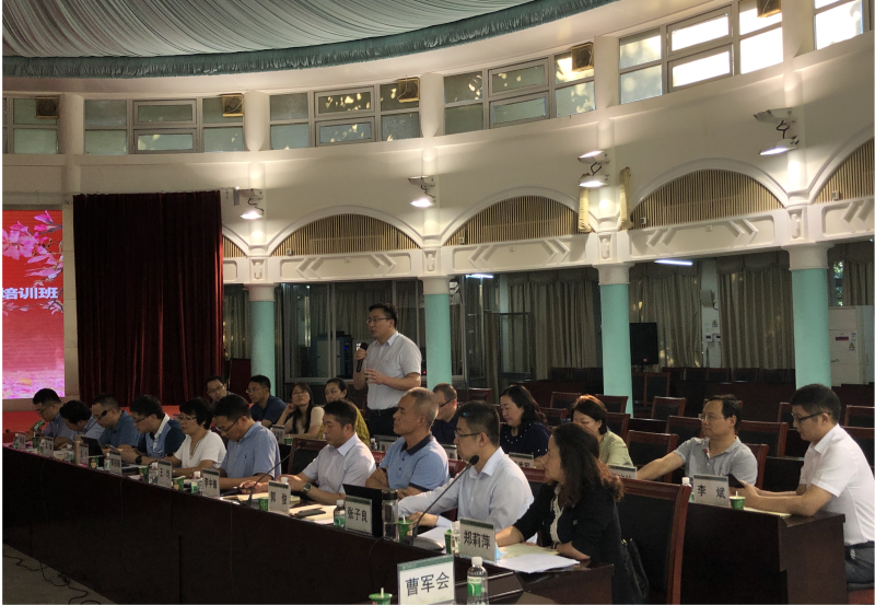 10月12日,广东调研团与华南农业大学进行交流,学员现场提问。 10月12日,广东调研团与华南农业大学进行交流,学员现场提问。