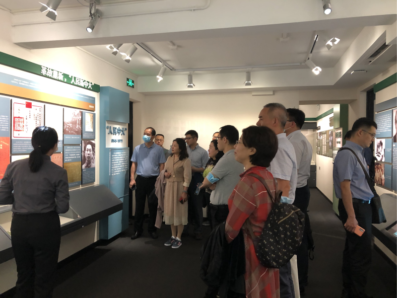 10月13日,广东调研团在中山大学考察调研校史馆。 10月13日,广东调研团在中山大学考察调研校史馆。