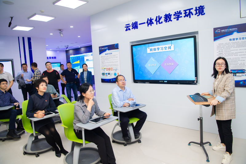 湖北调研团在华中师范大学国家数字化学习工程技术研究中心调研交流。 湖北调研团在华中师范大学国家数字化学习工程技术研究中心调研交流。