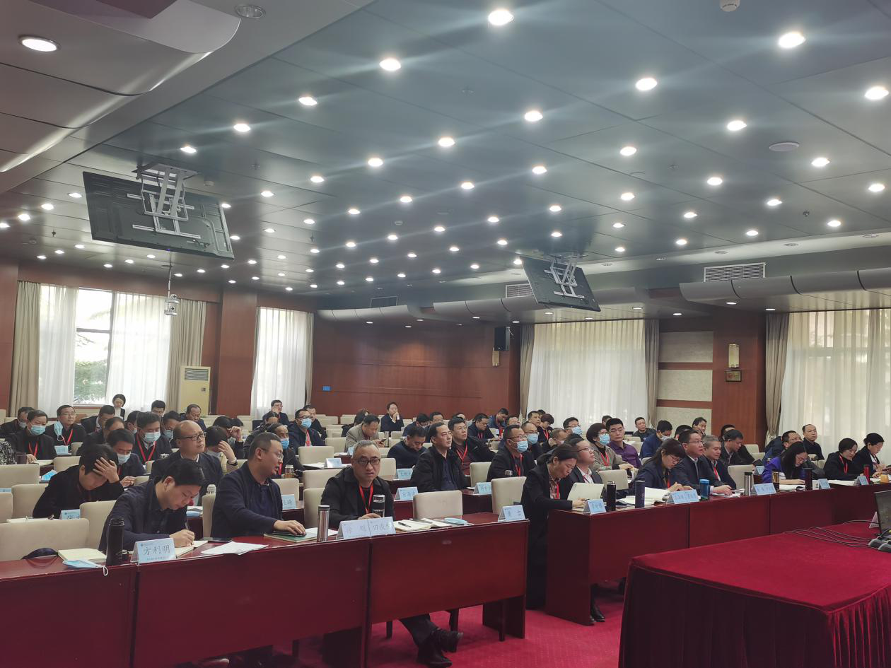 通过为期半天的座谈交流，七位局长的精彩发言为我们介绍了各地优秀的教育管理经验，并提出了有意义有价值的问题，激发了教育人的思考。激励我们不忘初心，砥砺前行。（供稿：二班学员 李佳琦；审稿：班主任 司洪昌）