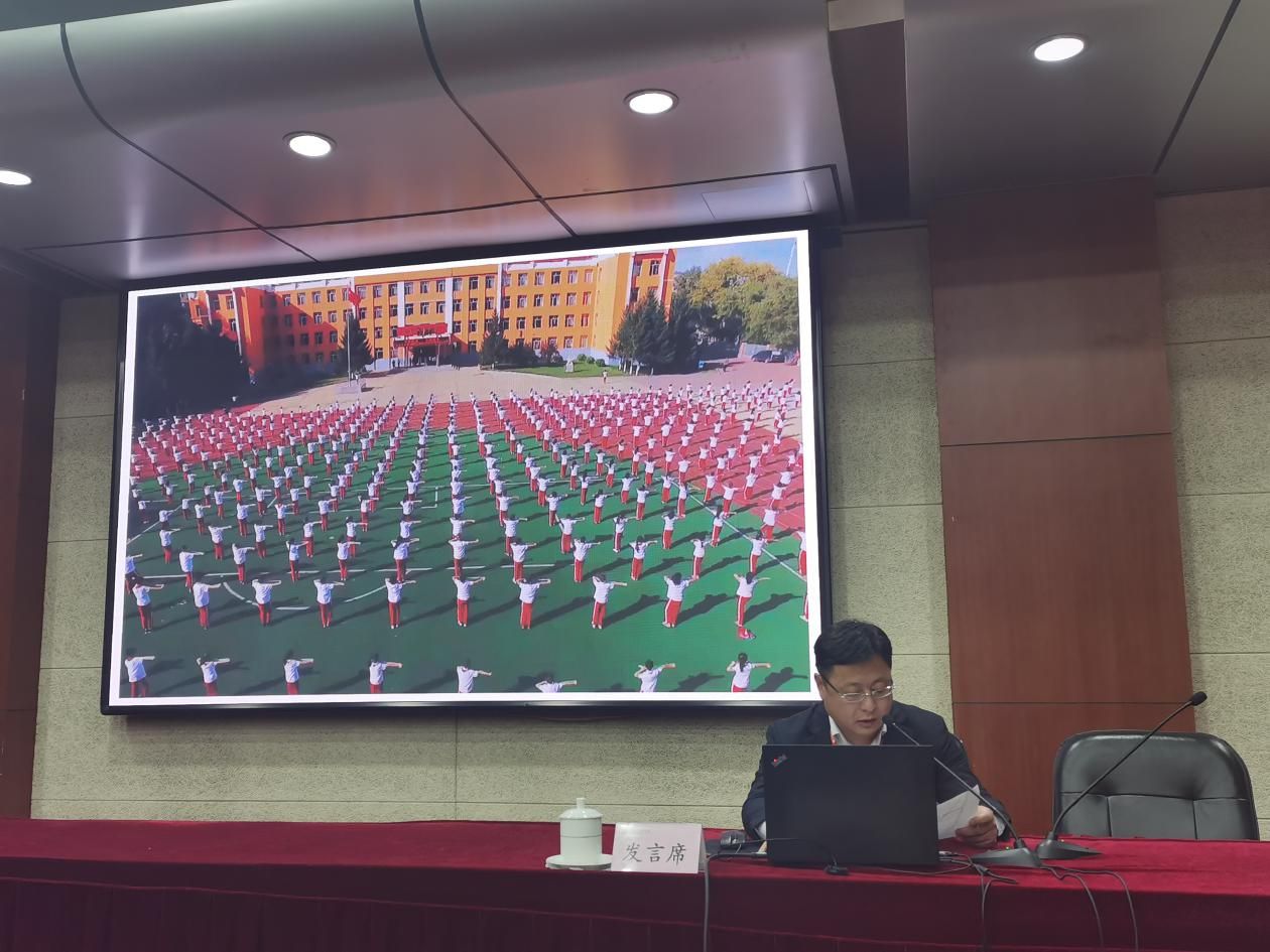 五班的邱志强局长（吉林省舒兰市教育局）围绕舒兰市在教育督导上的探索经验进行了分享交流。从聚焦机构设置，督学配备，督学管理，队伍建设，督导结果五个方面进行了思考和实践。发挥教育督导职能，推进教育工作落地落实。