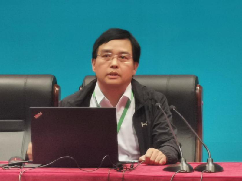 三班学员、东南大学人事处处长王景全以“大国名片：千米级桥梁是如何建成的？”为题，从我国古代桥梁的辉煌到现代桥梁成就，从长江上的各类大型桥梁，到跨海大桥、川藏铁路，展示了我国桥梁建设如何实现由内河走向外海、由中国走向世界的过程，揭示了“中国跨度”是怎样炼成的奥秘。