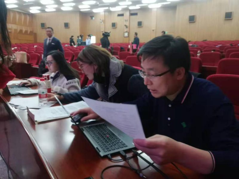 致敬联欢会辛苦的工作人员。