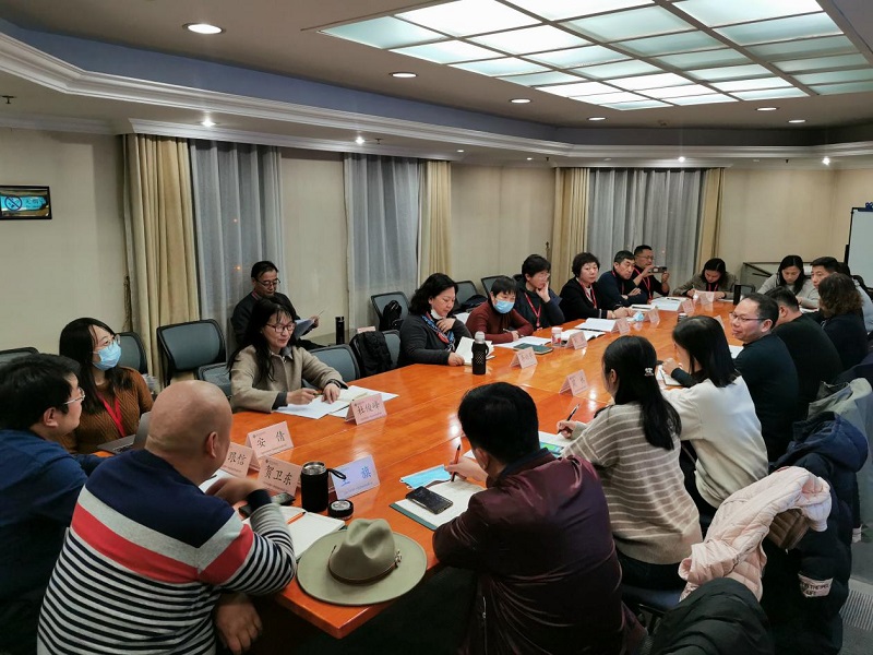 六组全体学员交流研讨。召集人：广东省湛江市教育局机关党委专职副书记、组织科科长傅小明。