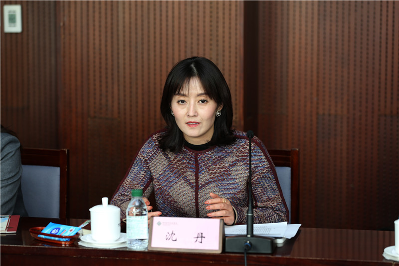 沈丹从产品能力、科技创新及社会责任等三个方面介绍了腾讯公司的情况。她表示，经过22年的高速发展，腾讯已发展成为一家涵盖通信、金融科技、文化创意、互动娱乐及产业互联网等领域、市值突破6万亿港币、全球排名前五的互联网公司。作为一家具有全球影响力的科技企业，腾讯秉持并不断践行“科技向善”理念，充分发挥连接优势，连接人与人、行业与行业、传统与未来，帮助各行各业创造更大社会价值。她强调，“腾讯教育”把自己定位为教育行业智慧升级的“数字助手”，在“互联网+公共服务”和教育领域进行了许多创新与探索。腾讯是科技创新的生力军，国家教育行政学院是教育系统的“黄埔军校”，双方在各自领域都有情怀、有理想、有担当，强强联手一定能描绘出更精彩的教育蓝图。