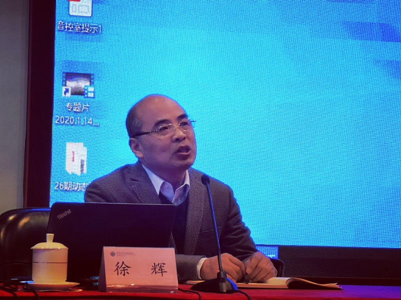 阜阳市太和县教育局党组书记、局长徐辉就如何实现教师减负，推进优质均衡，学校自主办学，教师工作热情激发，教师职称评聘统筹，有效惩戒教育及如何协调教育督导、明查暗访和各种类型进校园活动与学校教育教学秩序的关系等问题进行解答。