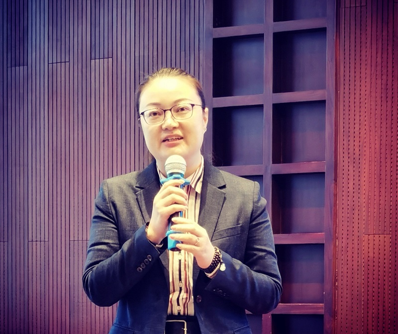 上海市崇明区教育局中教科长耿慧慧就如何真正落实公民办学校平等权利等问题进行畅谈。