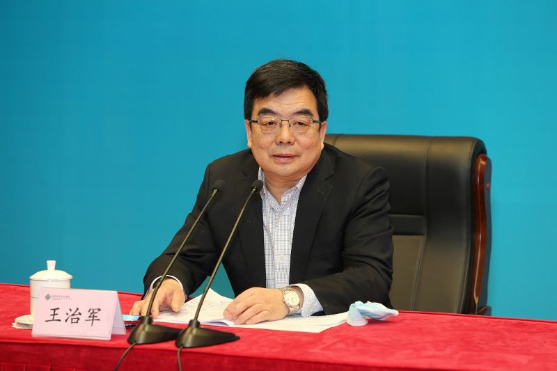 王治军代表学院对全体学员表示欢迎，他首先介绍了学院的办学定位和基本情况，本次培训班的目的任务，并对高质量完成好本次培训提出四点要求。王治军表示，今年是全面建设社会主义现代化国家新征程的起步之年，也是“十四五”开局之年，同时迎来了建党100周年，在这个关键节点举办高职院校中青年干部培训班具有重要意义。他强调，参加培训学习机会难得，希望广大学员倍加珍惜，转换角色，潜心投入，把培训任务高质量完成好。一要深化理论学习，提高政治站位，按照习近平总书记对中青年干部提出的能力要求，结合党史学习教育，不断提高政治素养和党性修养。二要深入理解全面把握国民经济和社会发展“十四五”规划和2035远景目标纲要中，关于教育的目标任务特别是关于职业技术教育的目标任务，增强责任感和使命感，为推进“十四五”时期职业技术教育高质量发展贡献力量。三要坚持问题导向，增进交流研讨，加强理论联系实际，着力解决事业发展中的热点难点问题。四要严格遵守培训纪律和防疫要求，确保培训学习顺利进行，取得实效。