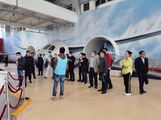 随后大家先后参观了航空航天博物馆和北航大学生创新创业基地，近距离接触了北航学校的王牌特色学科和学校在创新创业方面的实际工作开展环境。