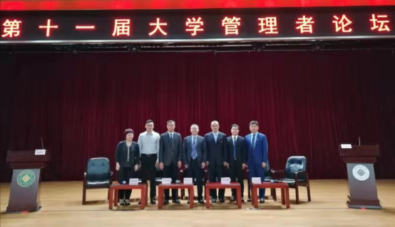 于京天副院长为本次论坛开幕式致辞。他指出，目前我国高等教育质量虽然也取得了很大的进步，但与国际先进水平相比，与人民群众的期待相比，在质量方面还有很大的提升空间。我们所谓大学应该有大学的气度，是培养优秀年轻人的地方，应该是蓬勃向上的，至少大学不能太俗。大学应该有大学的标准，应该体现出专业的水准，至少不能太low。大学应该有大学的样子，是文化的高地，人才的摇篮，是专心治学的地方。应该是亲近的、清高的，至少不能太乱。4月19日，习近平总书记在视察清华大学的讲话当中指出，高等教育要抓住历史机遇，紧扣时代脉搏，立足新发展阶段，贯彻新发展理念，服务构建新发展格局，要想国家之所想，急国家之所急，应国家之所需，更为新时代高等教育事业的改革发展再次指明了方向，也为高校管理者提出了新的课题。希望通过这次论坛形成共识，在各自的工作实践中不断地探索与创新。